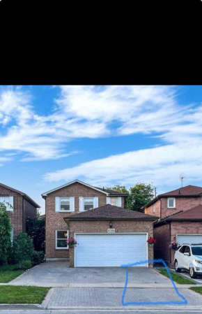 One bedroom of Cozy 2 bedrooms apartment Richmond Hill